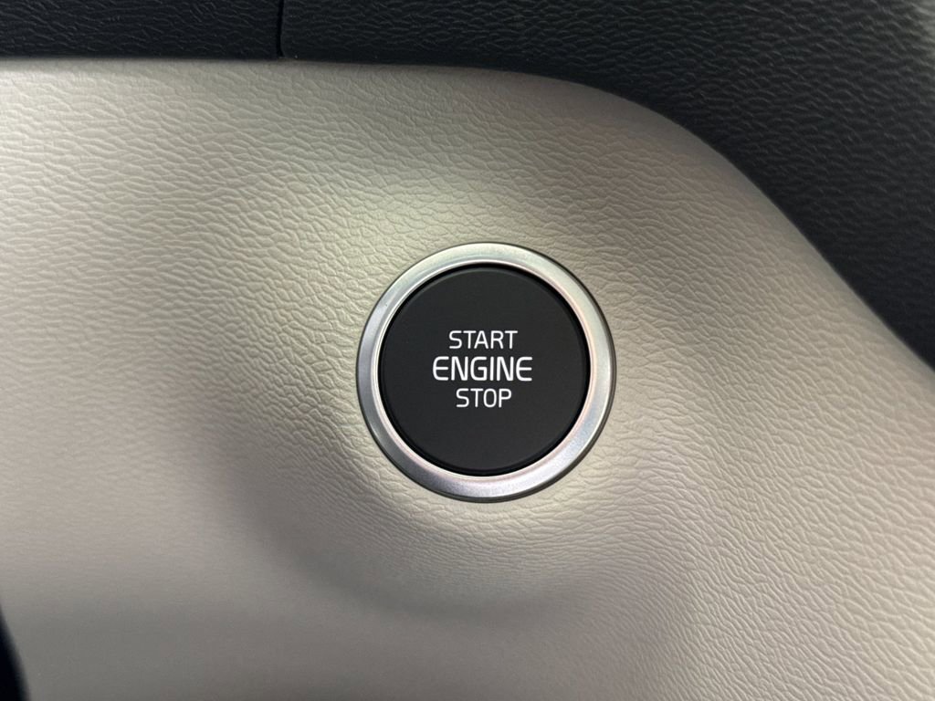 New 2026 Volvo XC40 B5 Plus w/ Protection Package Premier image 22