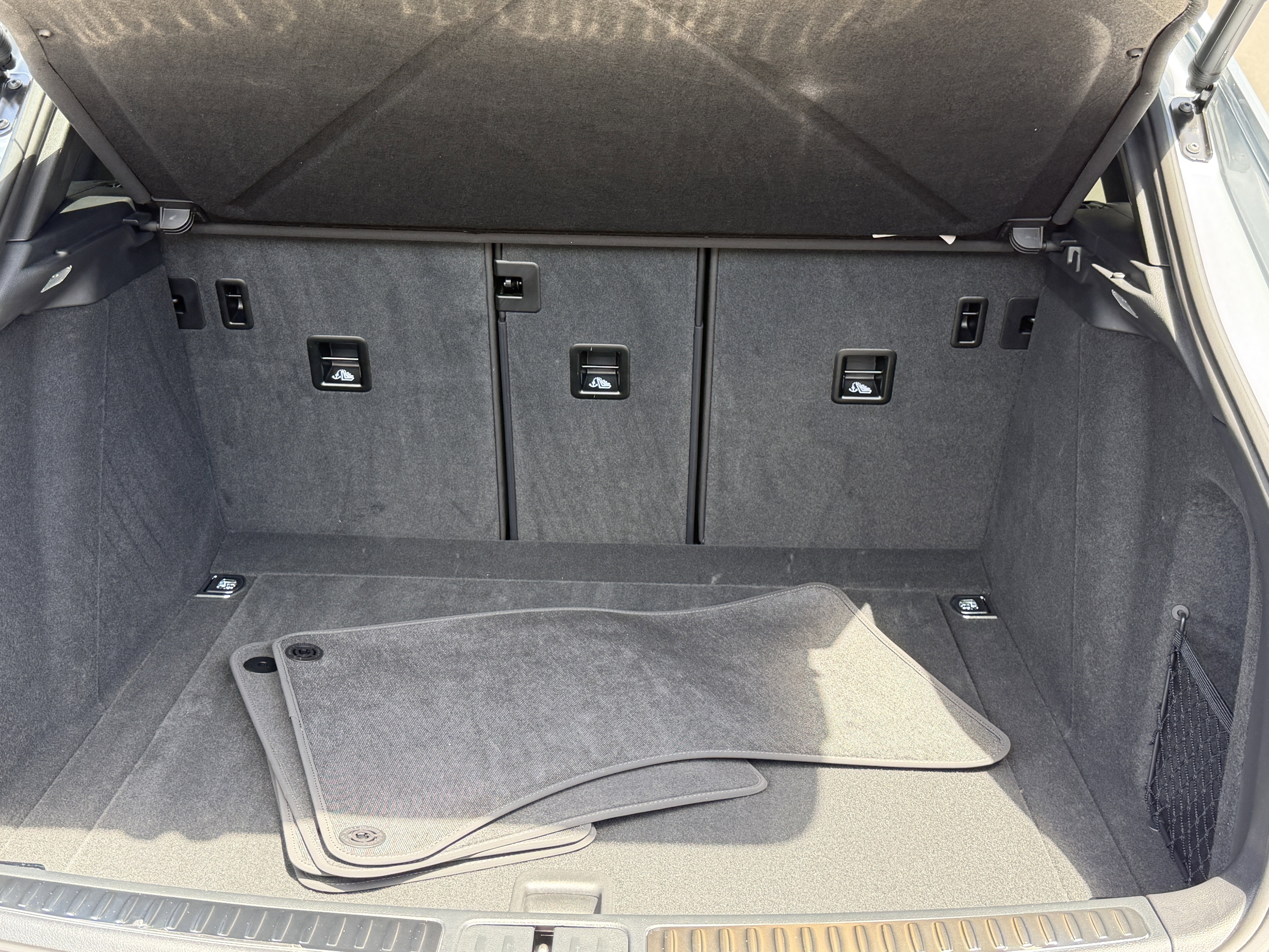 Certified 2025 Porsche Macan Turbo image 13