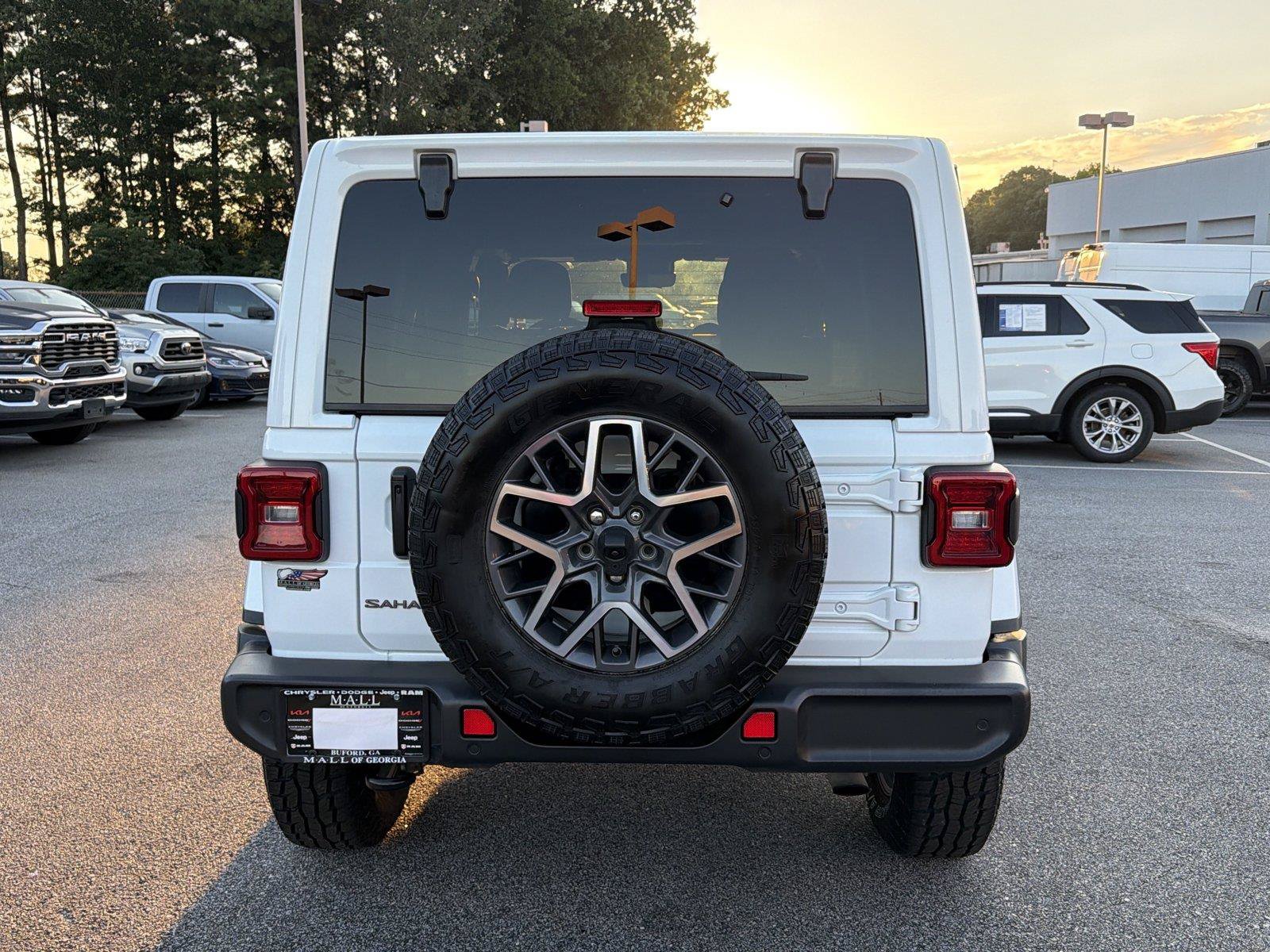 Used 2025 Jeep Wrangler Unlimited Sahara w/ Safety Group AWD/4WD image 6