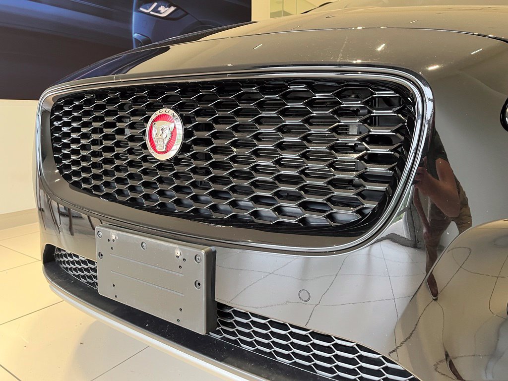 Used 2020 Jaguar E-PACE AWD/4WD image 13