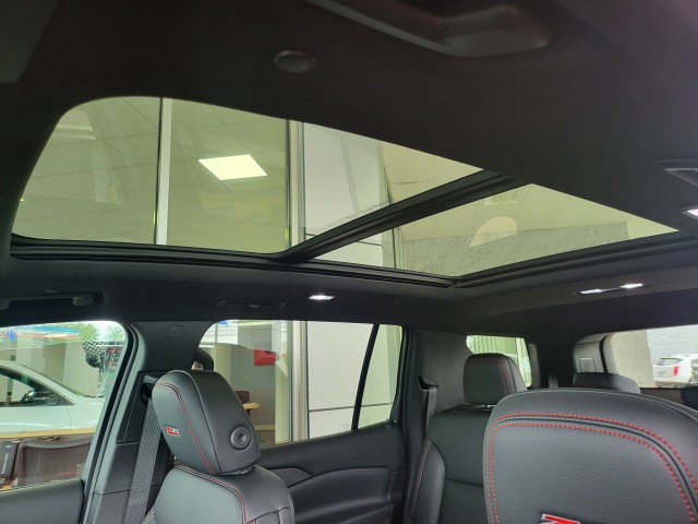 New 2026 Chevrolet Traverse Z71 w/ Driver Confidence Package image 2