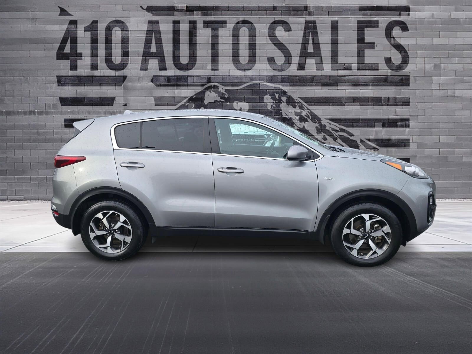 Used 2022 Kia Sportage LX image 2
