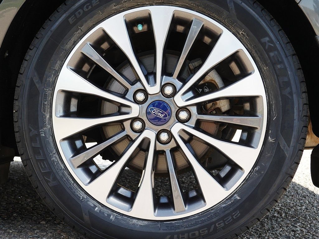 Used 2017 Ford C-MAX Energi Titanium w/ Equipment Group 501A FWD image 66