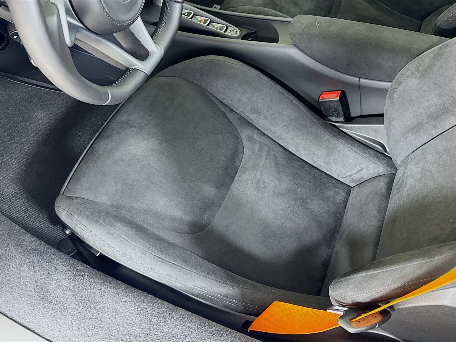 Used 2025 McLaren Artura Spider RWD image 18