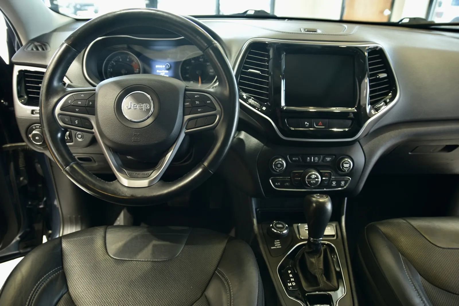 Used 2019 Jeep Cherokee Limited image 12