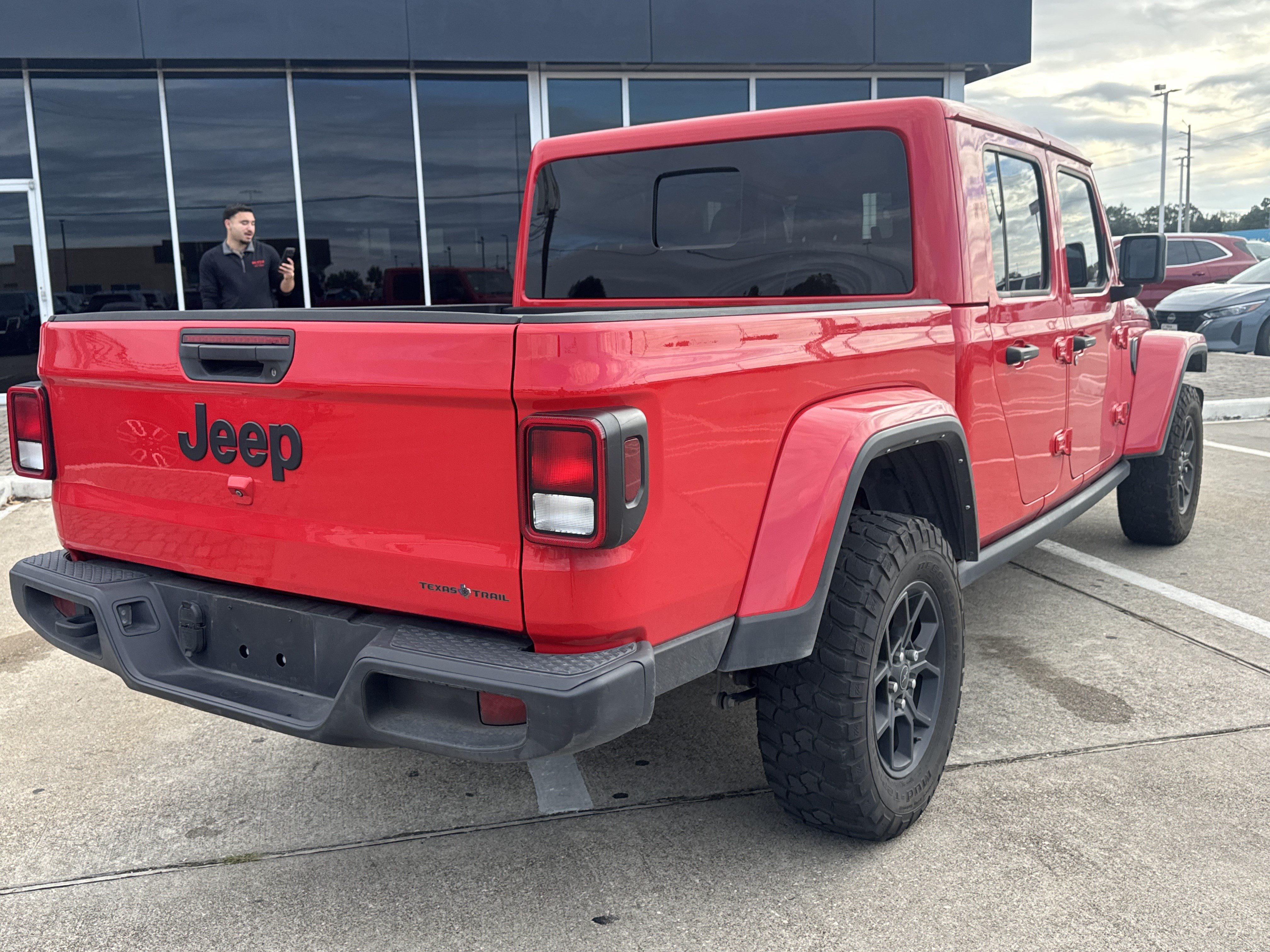 Used 2025 Jeep Gladiator Sport AWD/4WD image 10