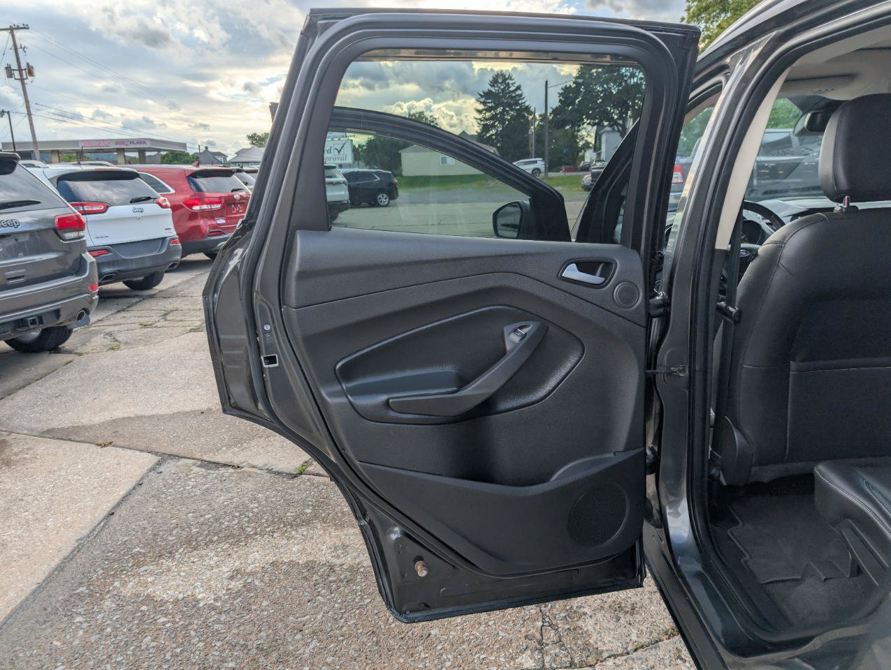Used 2019 Ford Escape Titanium AWD/4WD image 32