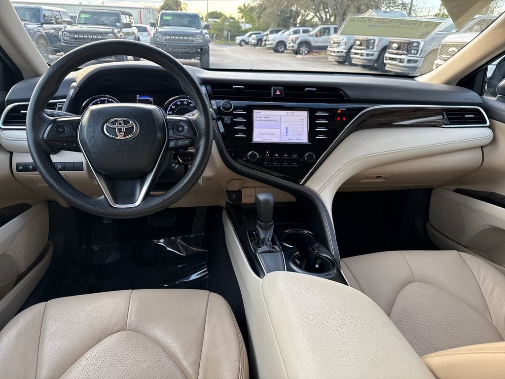 Used 2018 Toyota Camry LE image 5