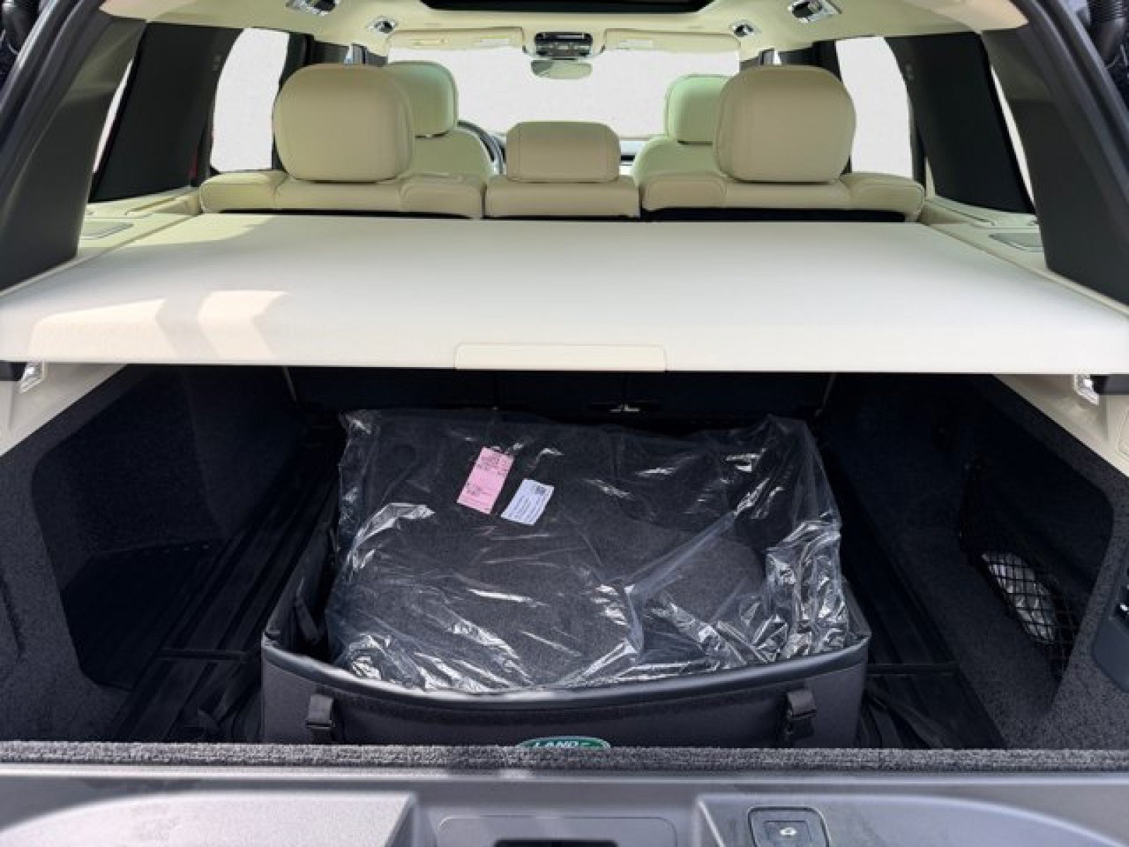 Certified 2025 Land Rover Range Rover SE AWD/4WD image 19