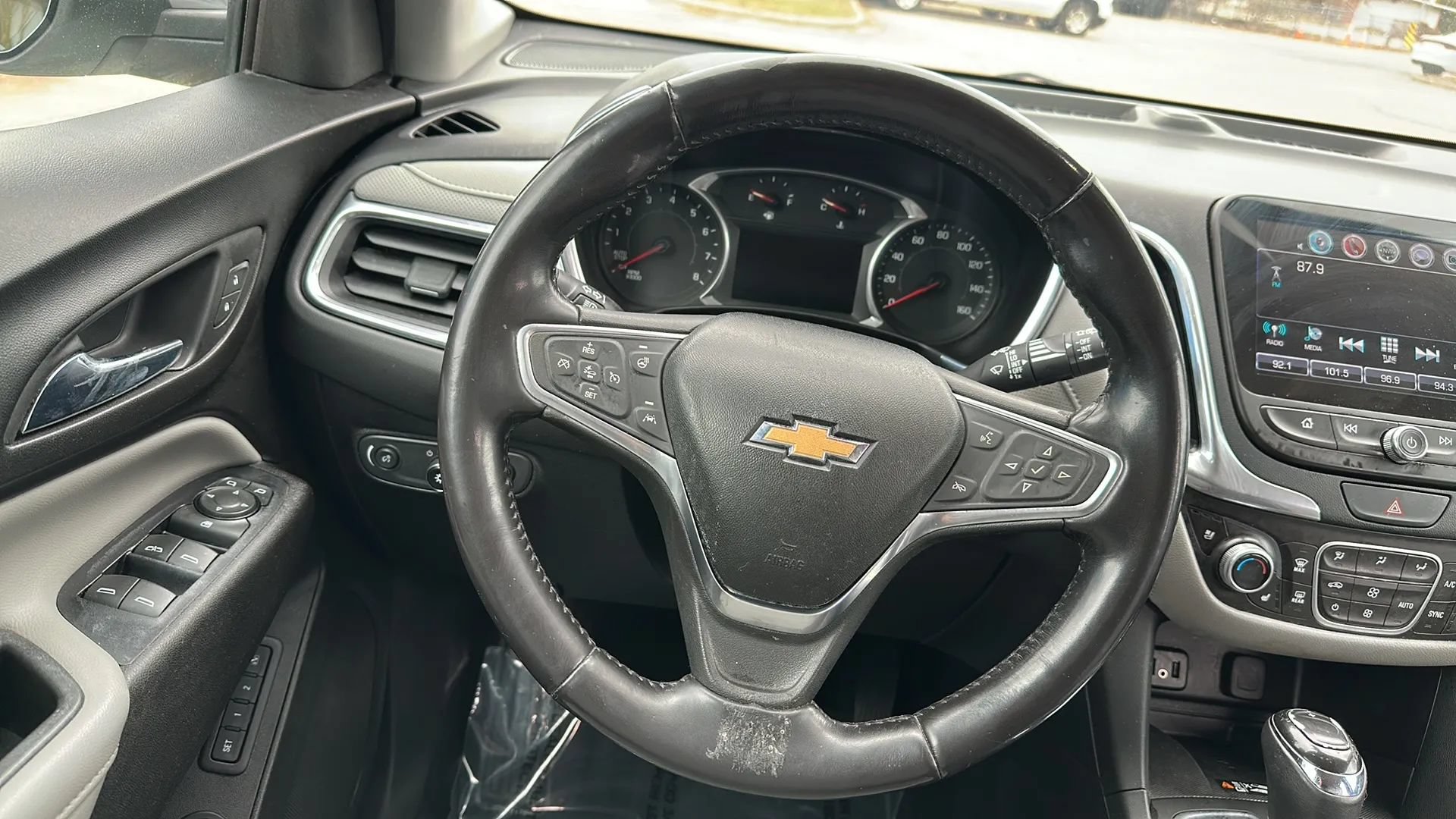 Used 2018 Chevrolet Equinox Premier FWD image 30