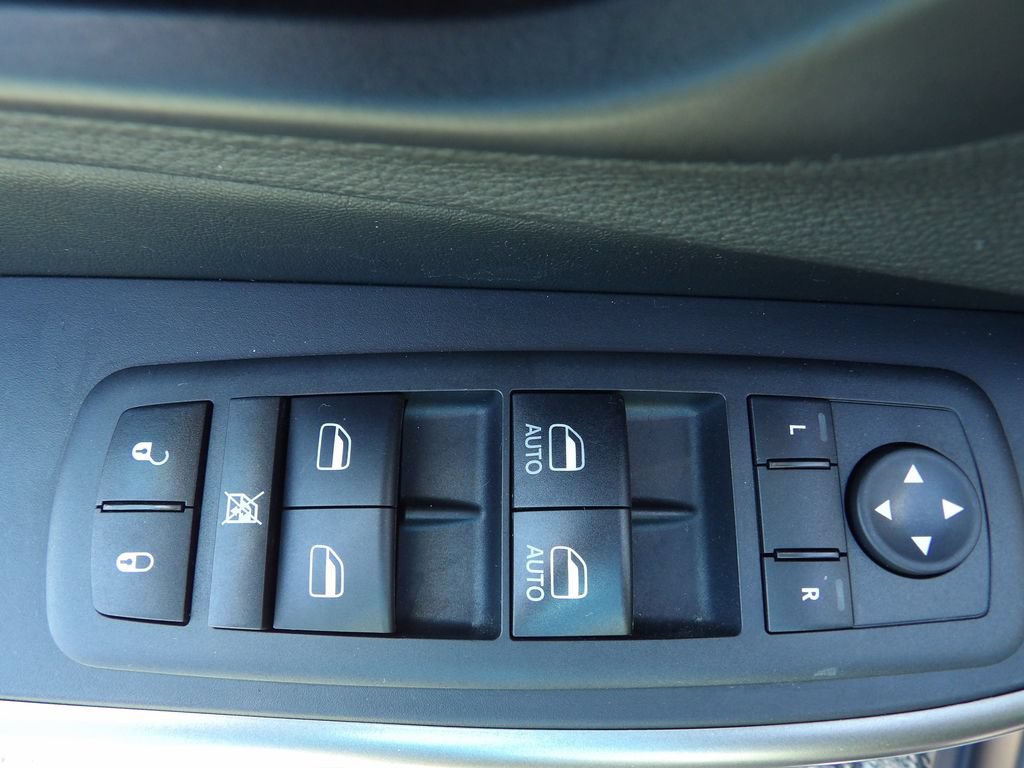 Used 2021 Jeep Cherokee Latitude Lux w/ Comfort/Convenience Group FWD image 12