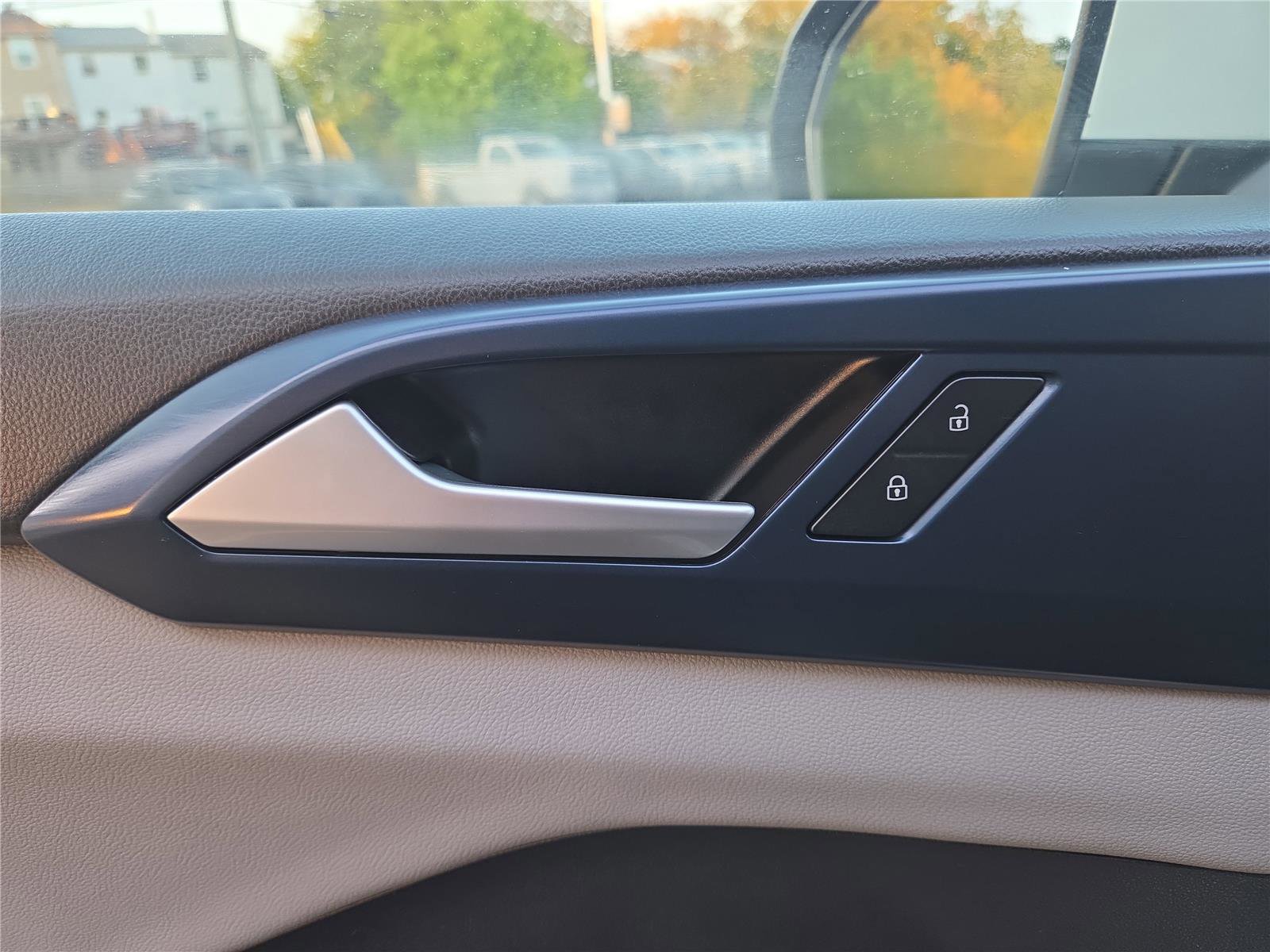 Used 2022 Volkswagen Taos SE image 12