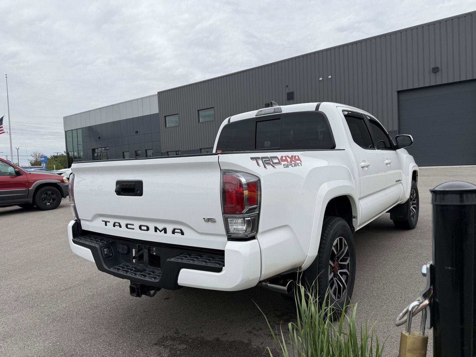 Used 2020 Toyota Tacoma TRD Sport AWD/4WD image 3
