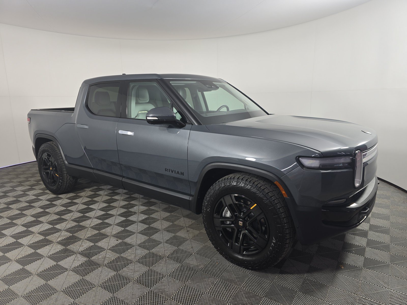 Used 2025 Rivian R1T Adventure AWD/4WD image 7