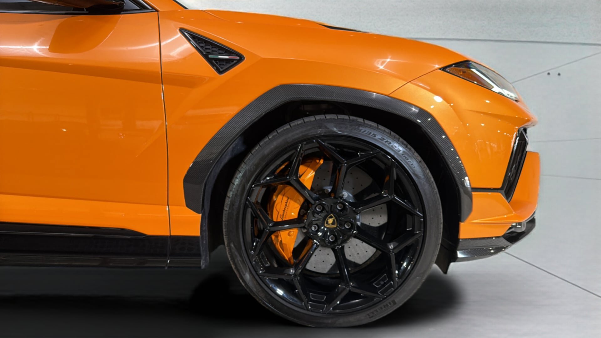 Used 2023 Lamborghini Urus Performante AWD/4WD image 34