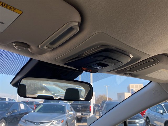 Used 2025 Toyota Corolla LE image 30