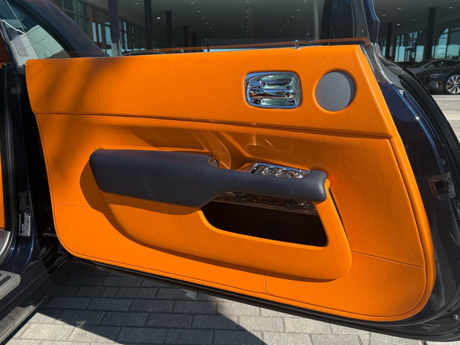 Used 2018 Rolls-Royce Dawn image 26