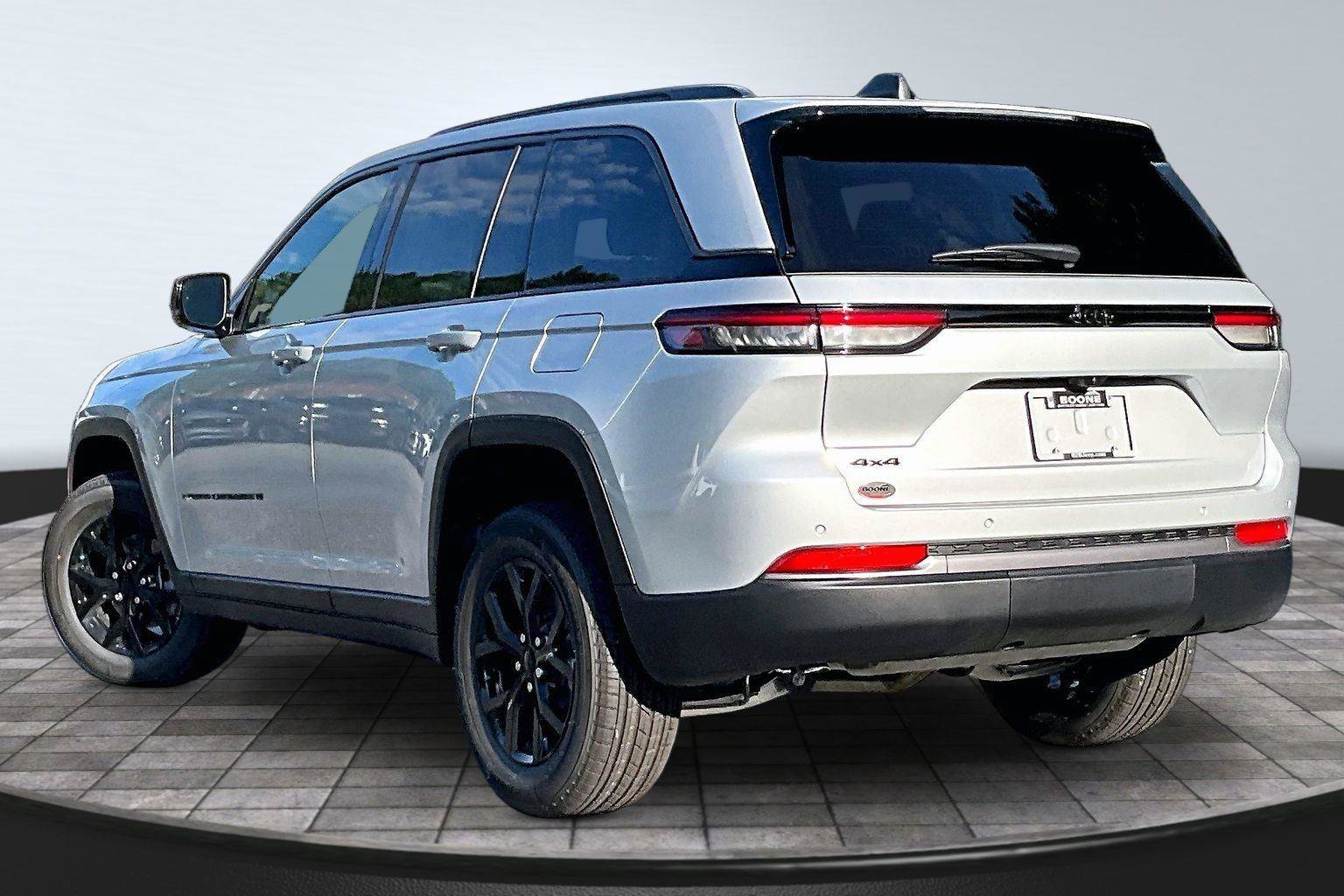 New 2026 Jeep Grand Cherokee Altitude AWD/4WD image 4