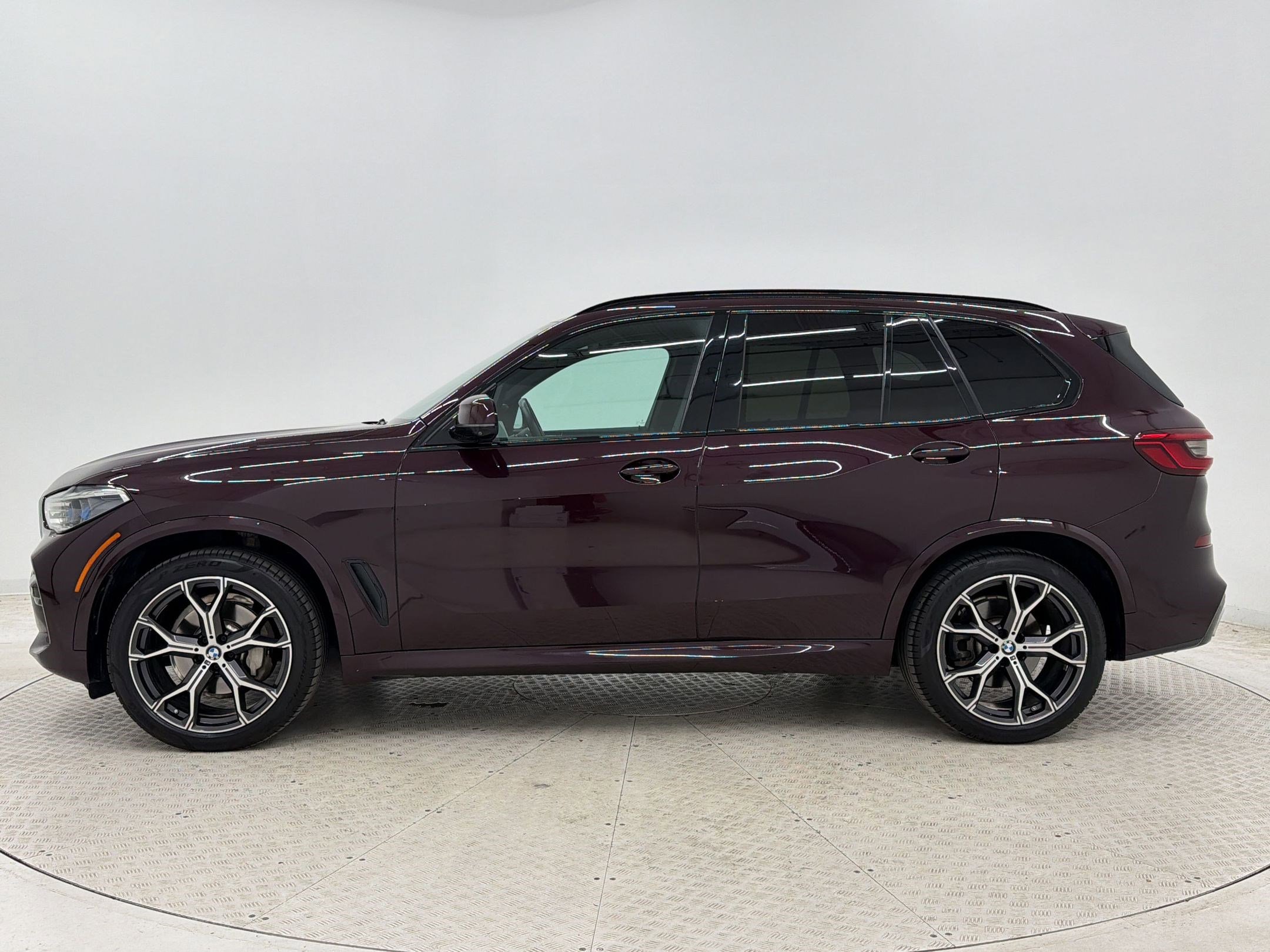 Used 2019 BMW X5 xDrive40i w/ M Sport Package AWD/4WD image 2
