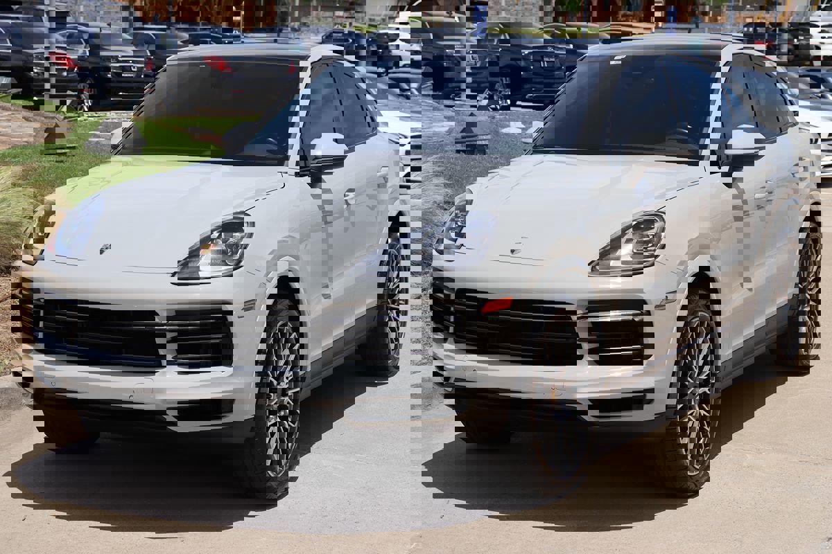 Used 2022 Porsche Cayenne Platinum Edition image 4