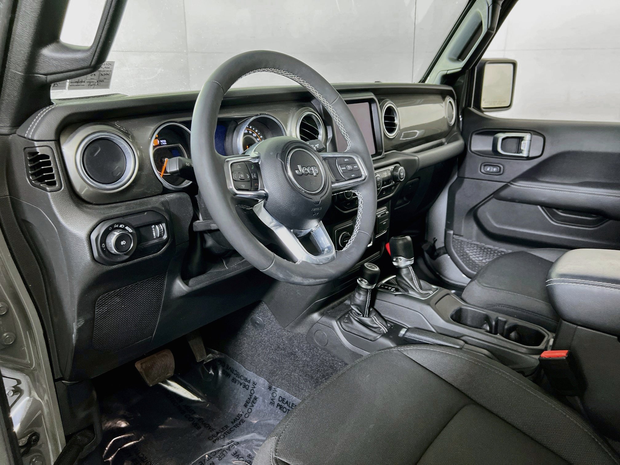 Used 2023 Jeep Wrangler Unlimited Sahara w/ Cold Weather Group AWD/4WD image 9
