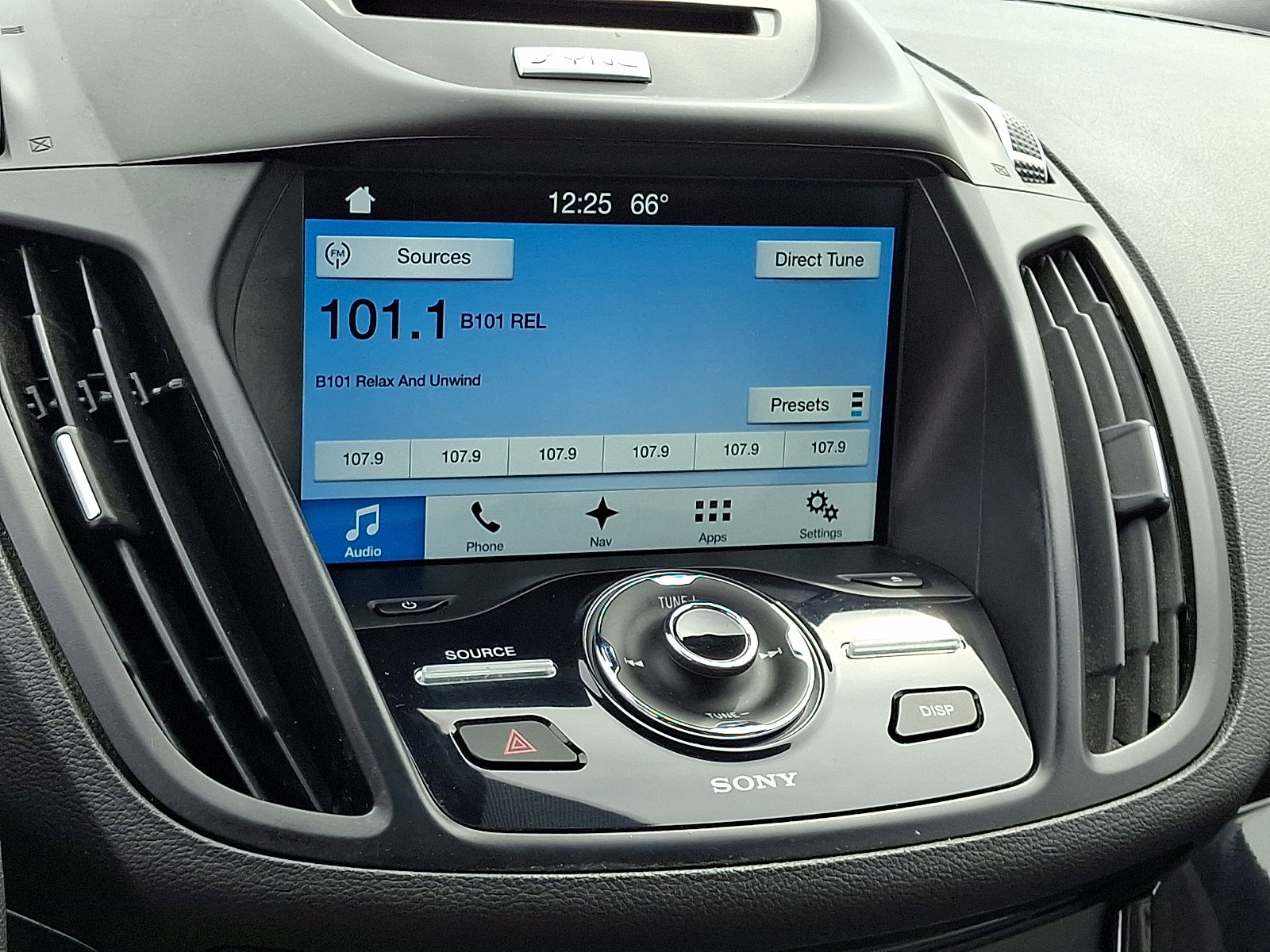 Used 2017 Ford Escape Titanium AWD/4WD image 19