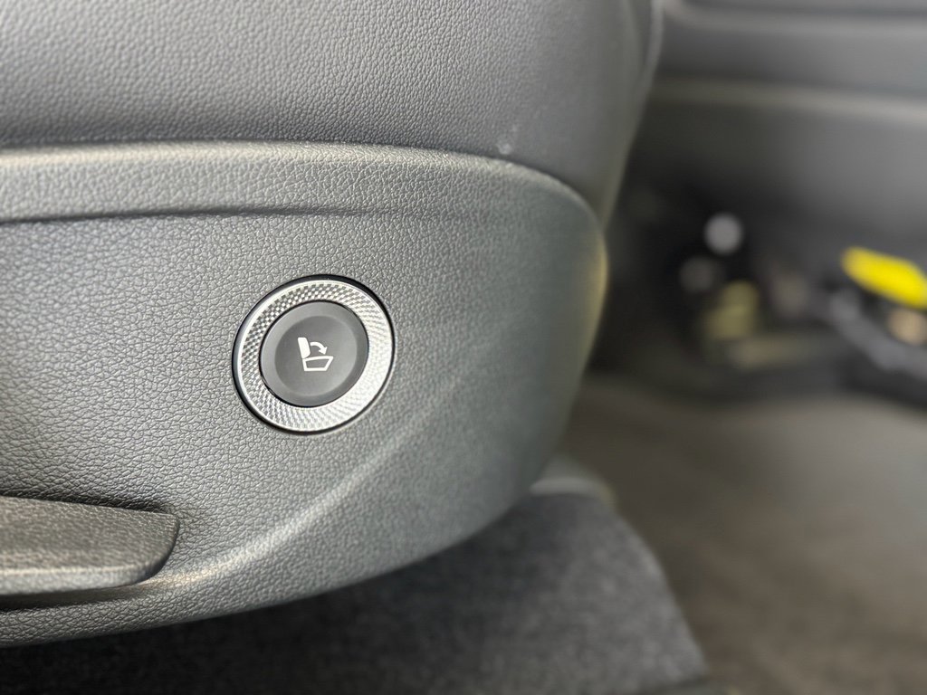 Used 2025 Genesis GV80 2.5T Standard image 40