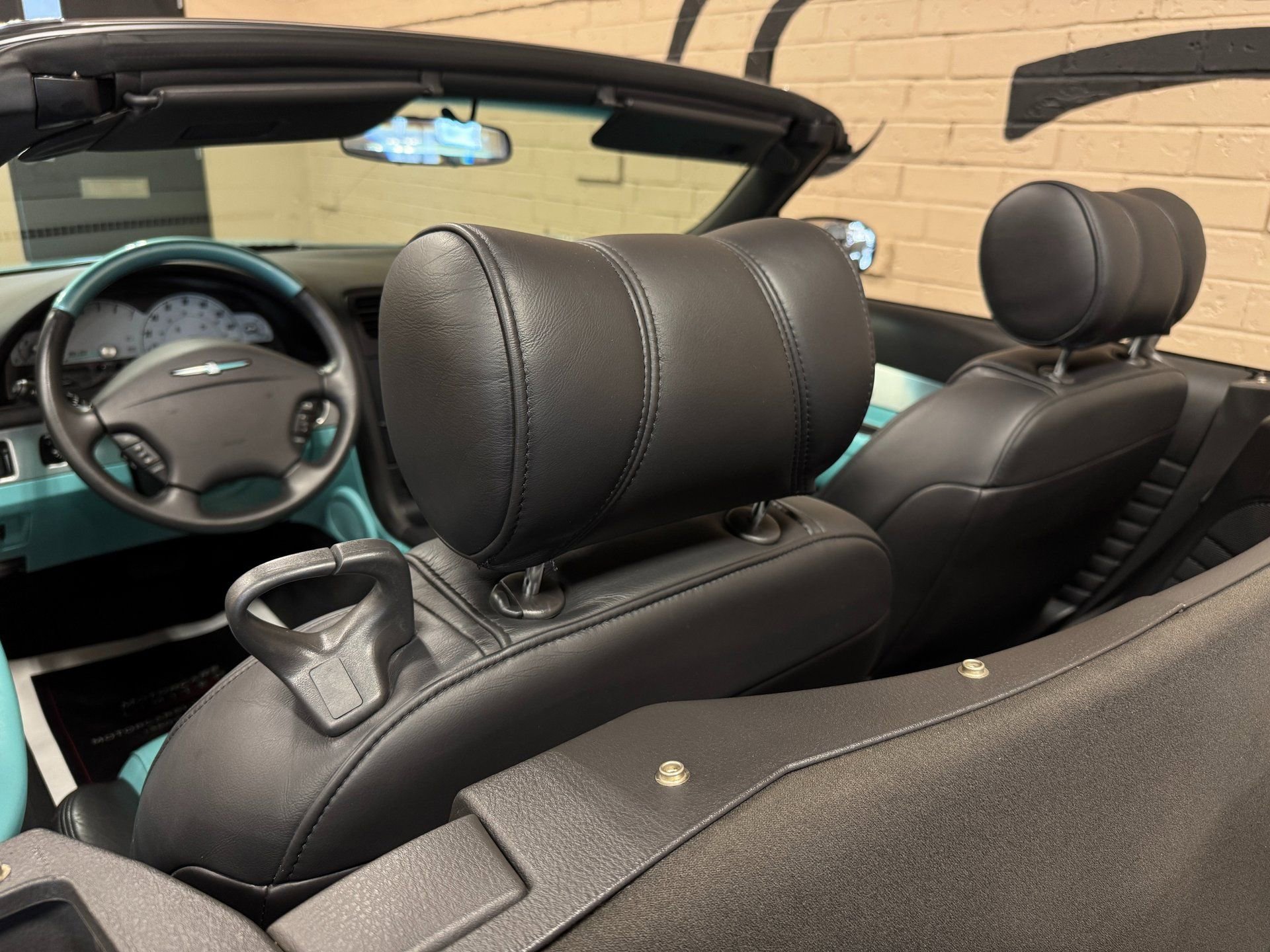 Used 2002 Ford Thunderbird image 39