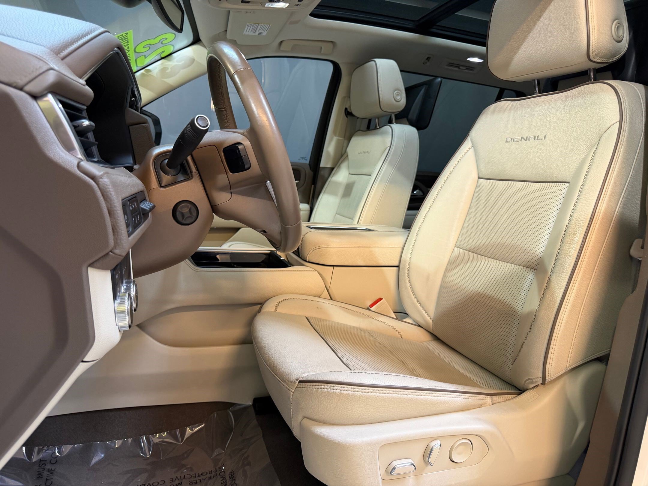 Used 2023 GMC Yukon XL Denali image 5