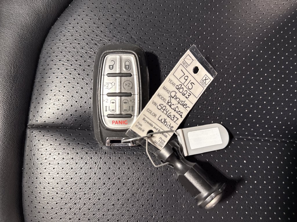 Used 2023 Chrysler Pacifica Touring-L FWD image 24