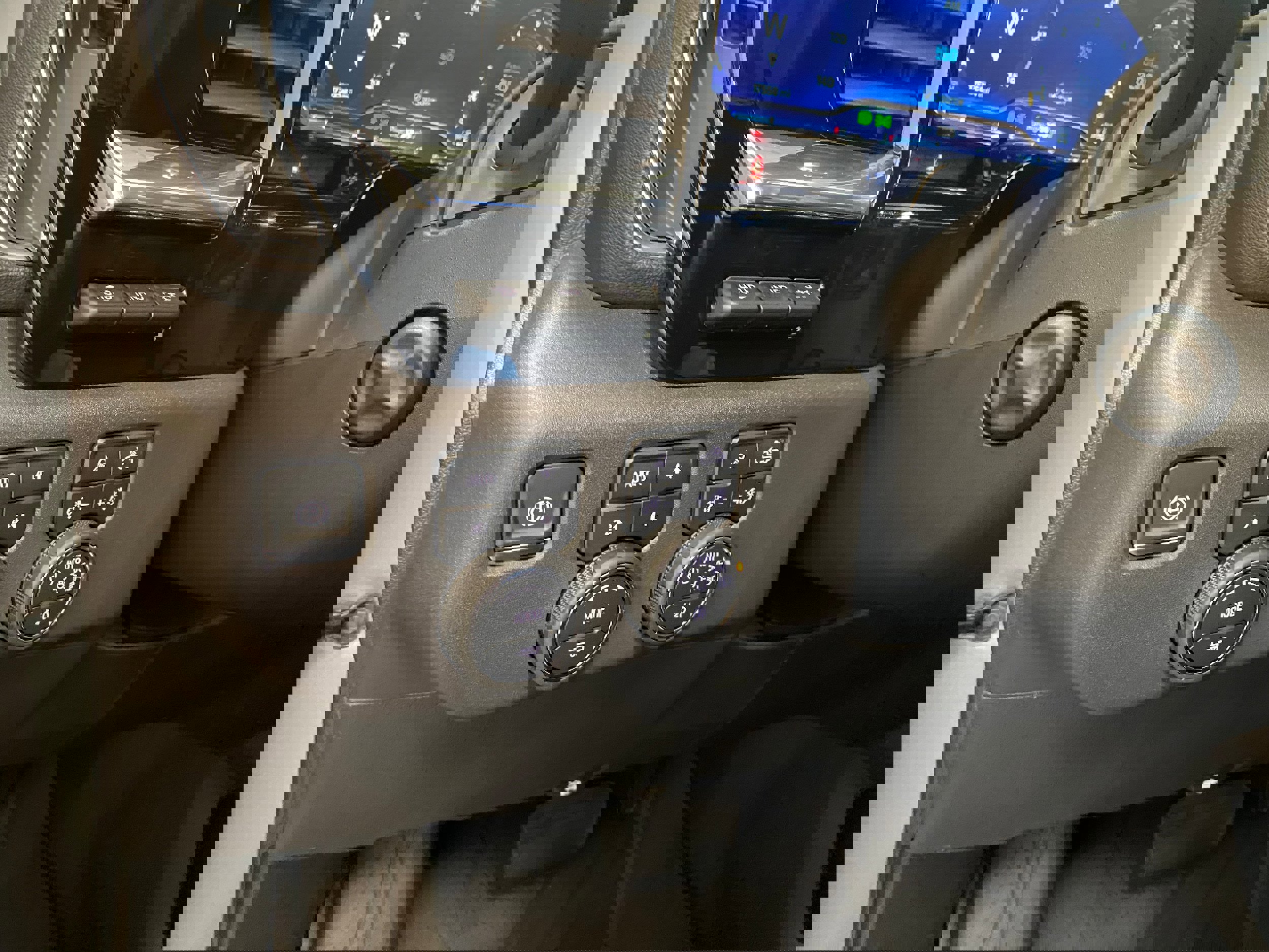 Used 2024 Chevrolet Silverado 1500 High Country w/ Technology Package image 18