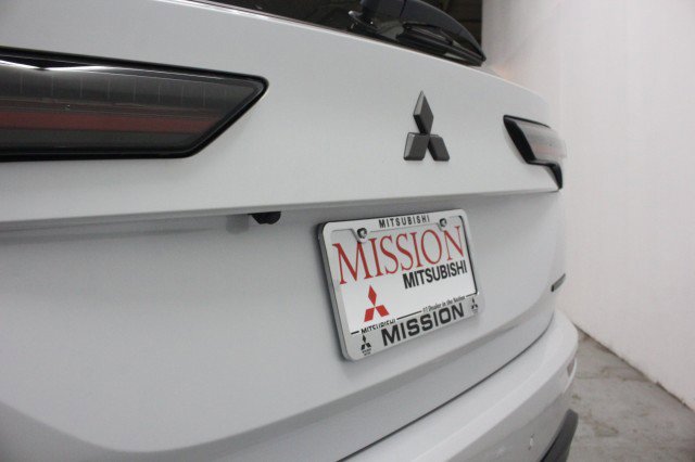 New 2026 Mitsubishi Outlander LE FWD image 4