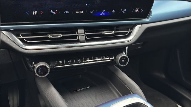 Certified 2025 Chevrolet Equinox EV LT w/ Convenience Package image 14