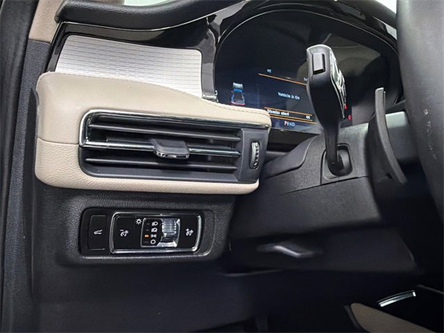 Used 2025 Lincoln Corsair AWD image 32