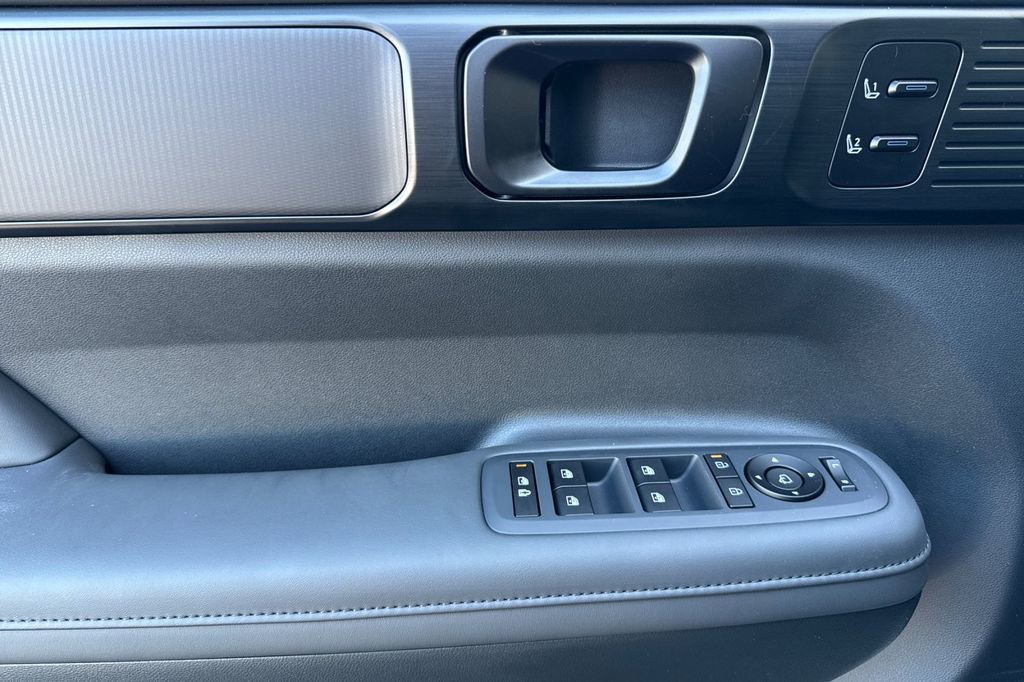 New 2025 Hyundai Santa Fe Calligraphy image 9