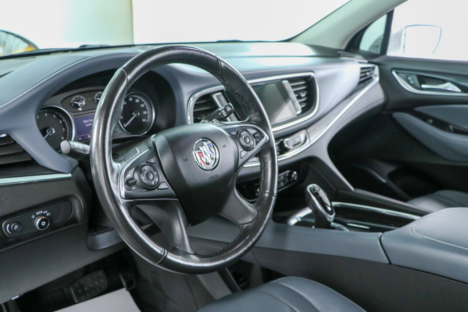 Used 2020 Buick Enclave Premium w/ Sun and Sites Package FWD image 24