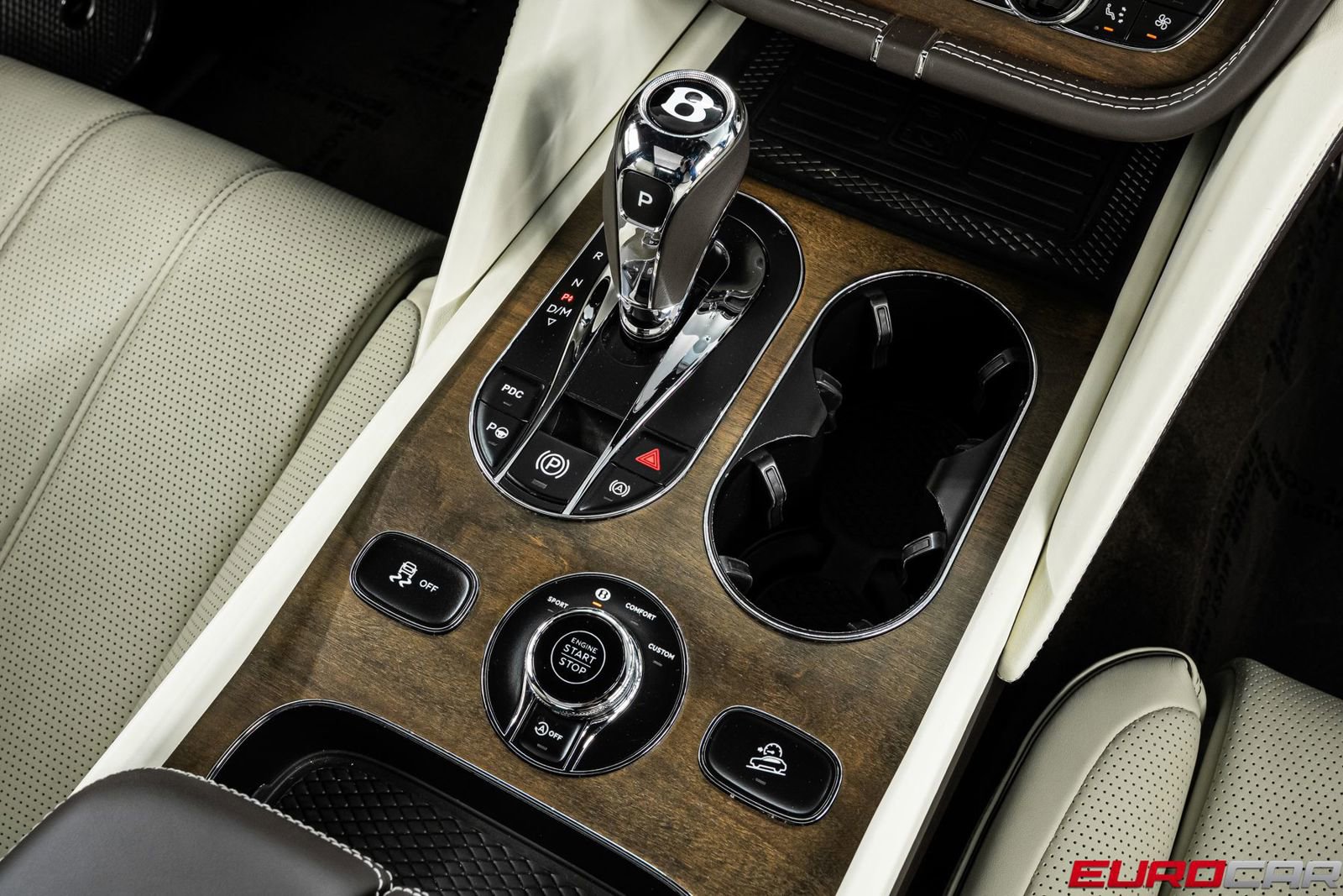 Used 2023 Bentley Bentayga Extended Wheelbase AWD/4WD image 31