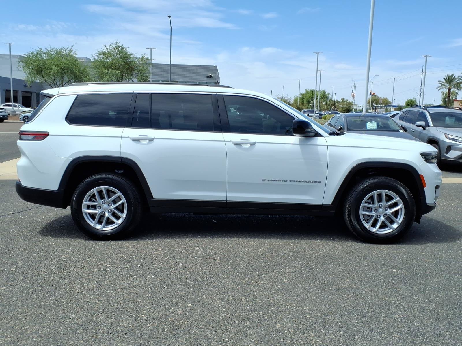 Used 2025 Jeep Grand Cherokee L Laredo AWD/4WD image 8