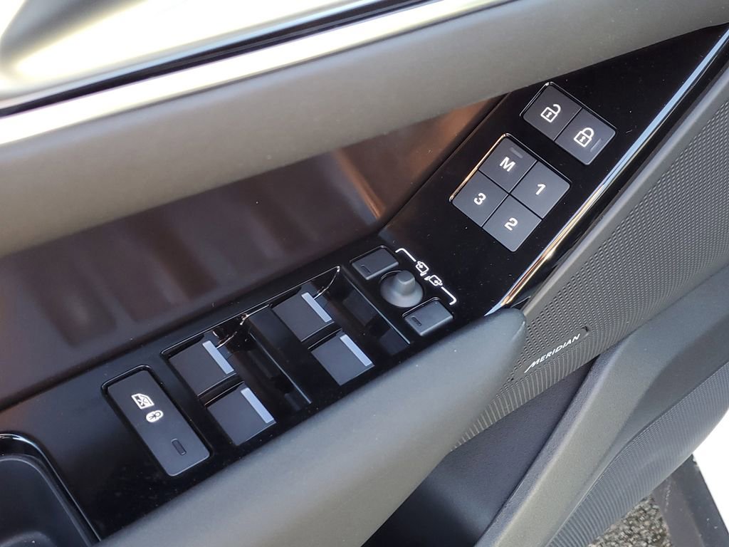 New 2026 Land Rover Range Rover Velar Dynamic SE image 10