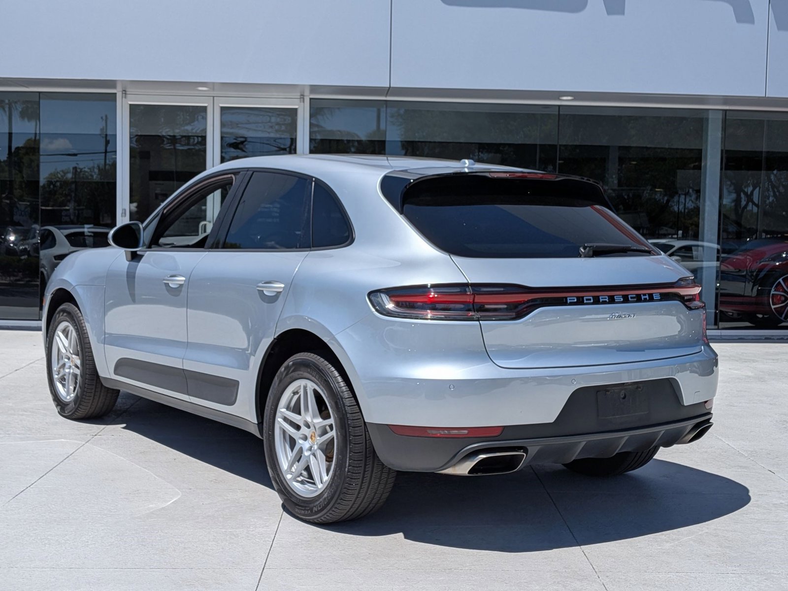 Certified 2019 Porsche Macan AWD/4WD image 3