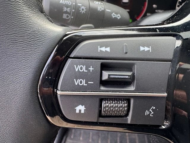 Used 2025 Honda Pilot Touring image 6