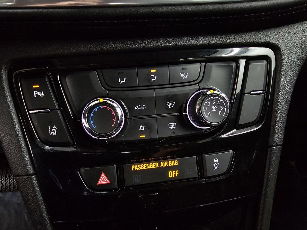 Used 2021 Buick Encore Preferred w/ Safety Package II FWD image 19