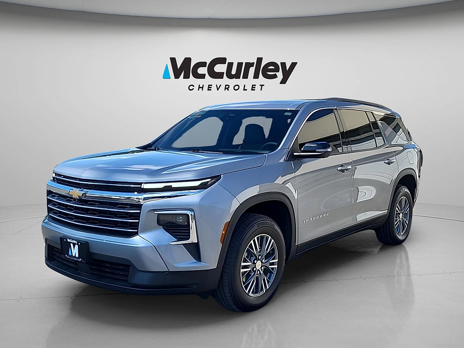 Used 2025 Chevrolet Traverse LT w/ Driver Confidence Package FWD image 3
