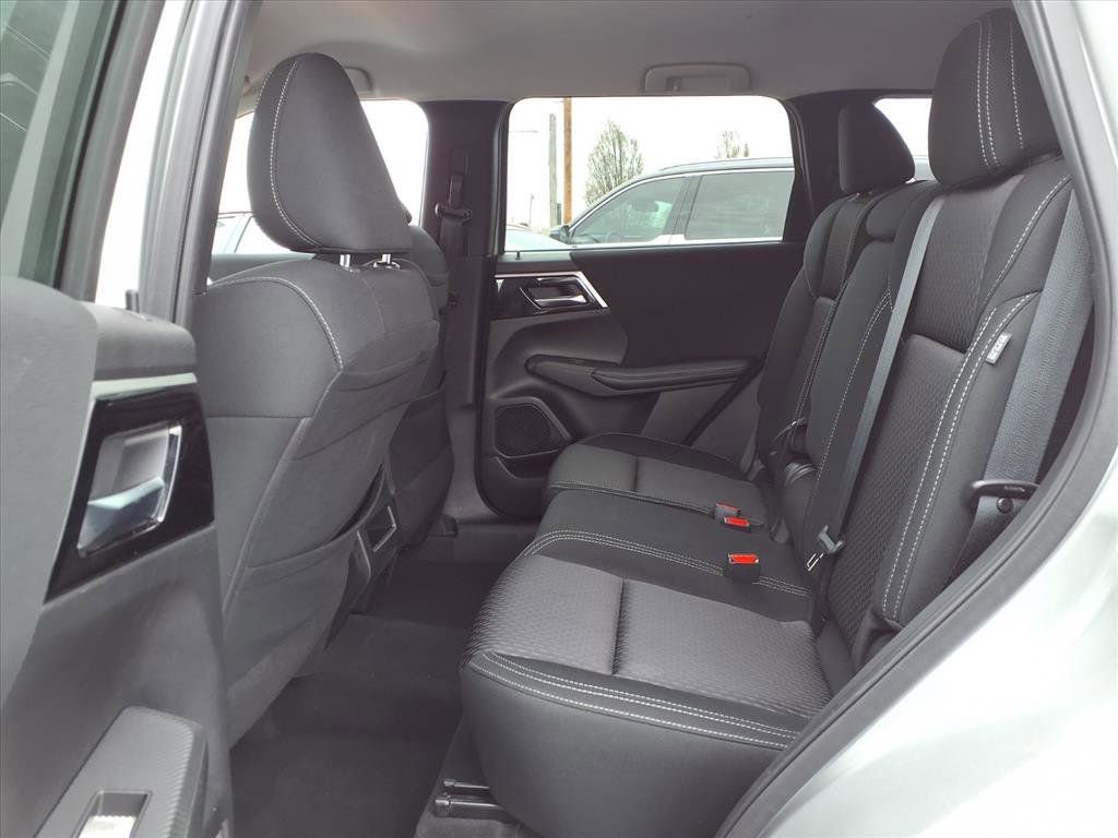 Used 2022 Mitsubishi Outlander ES image 19