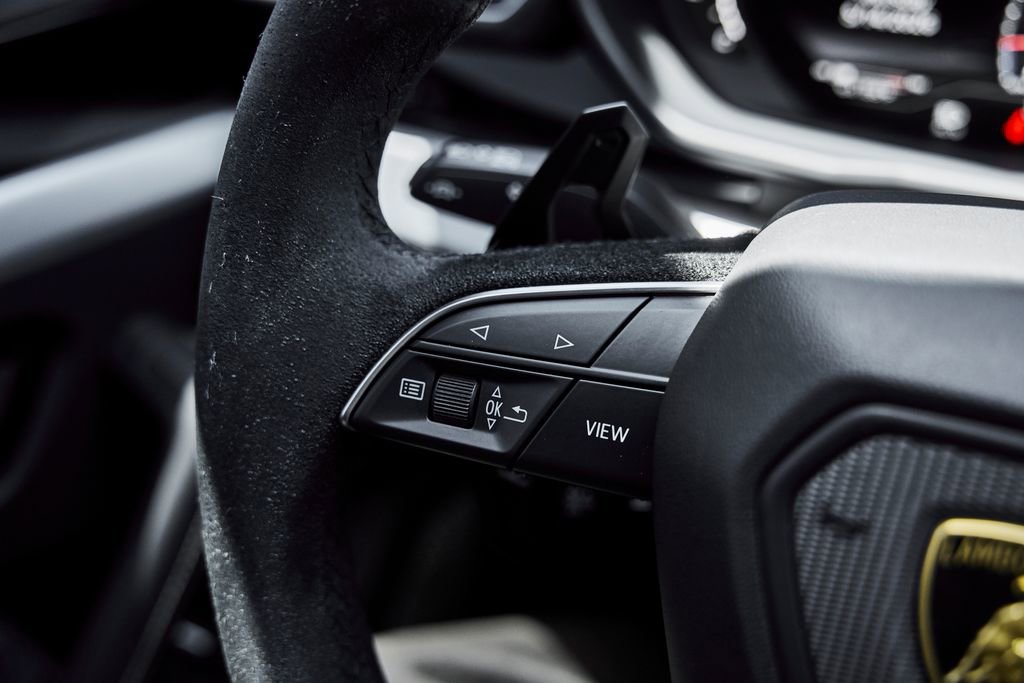 Used 2022 Lamborghini Urus AWD/4WD image 55