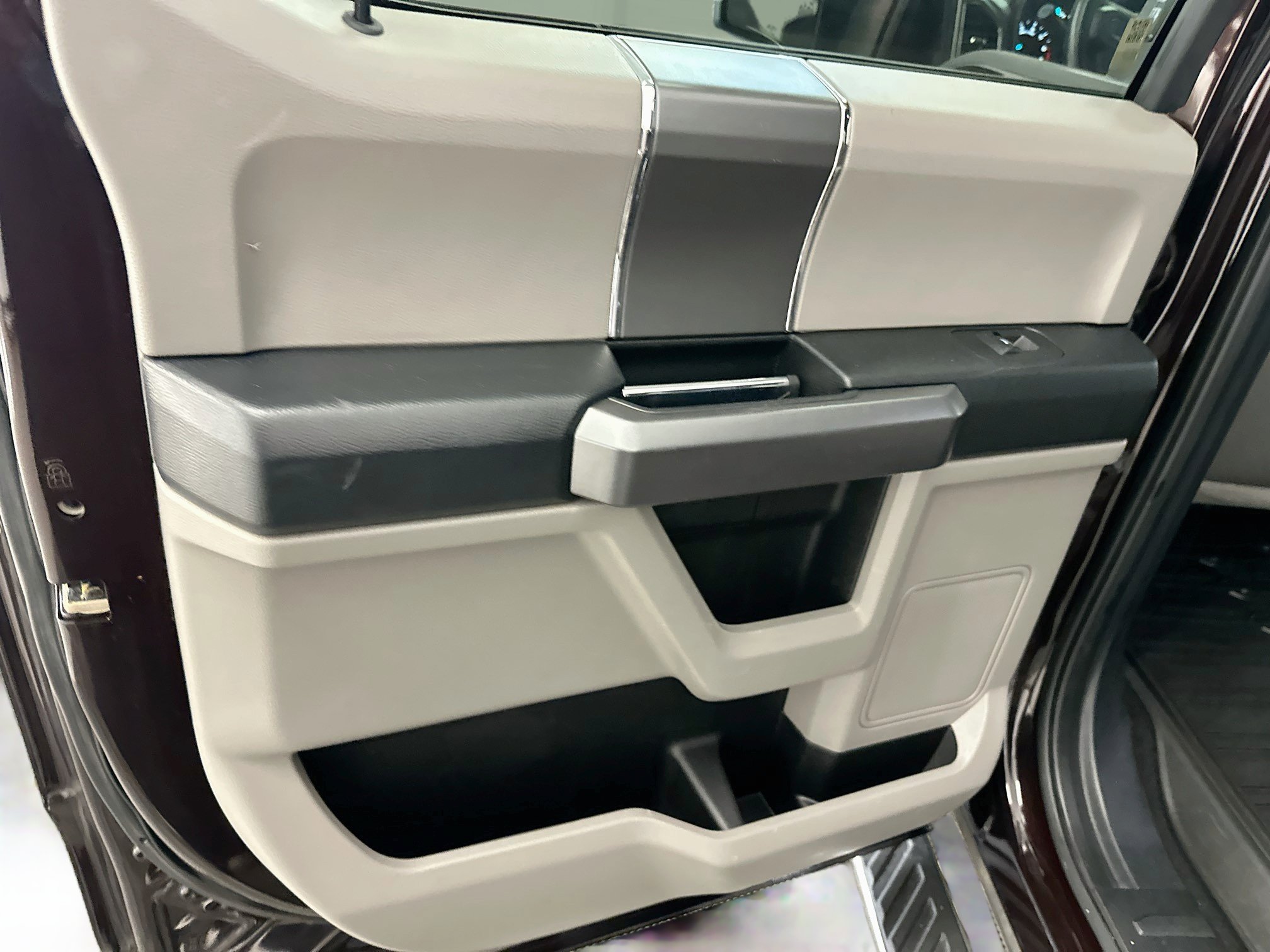 Used 2020 Ford F150 XLT w/ Equipment Group 302A Luxury AWD/4WD image 26