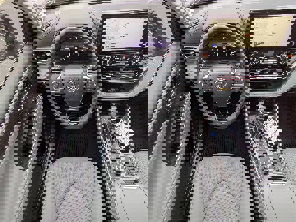 New 2026 Toyota Highlander Limited image 18