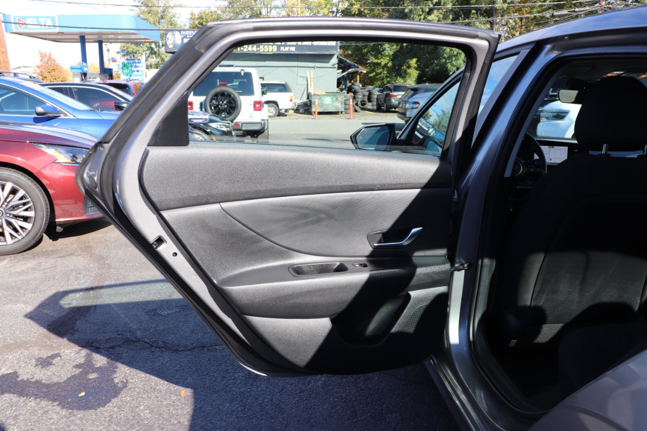 Used 2024 Hyundai Elantra SEL image 22