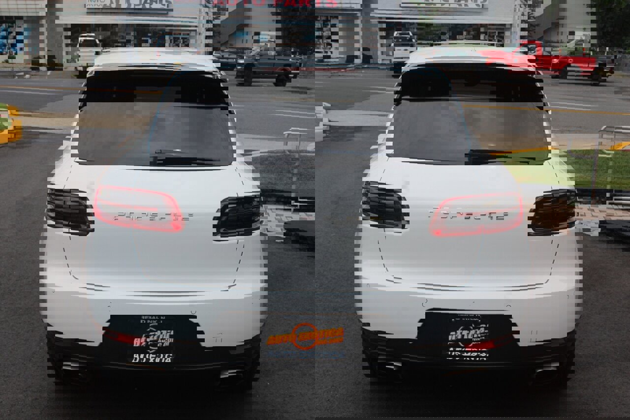 Used 2017 Porsche Macan image 21