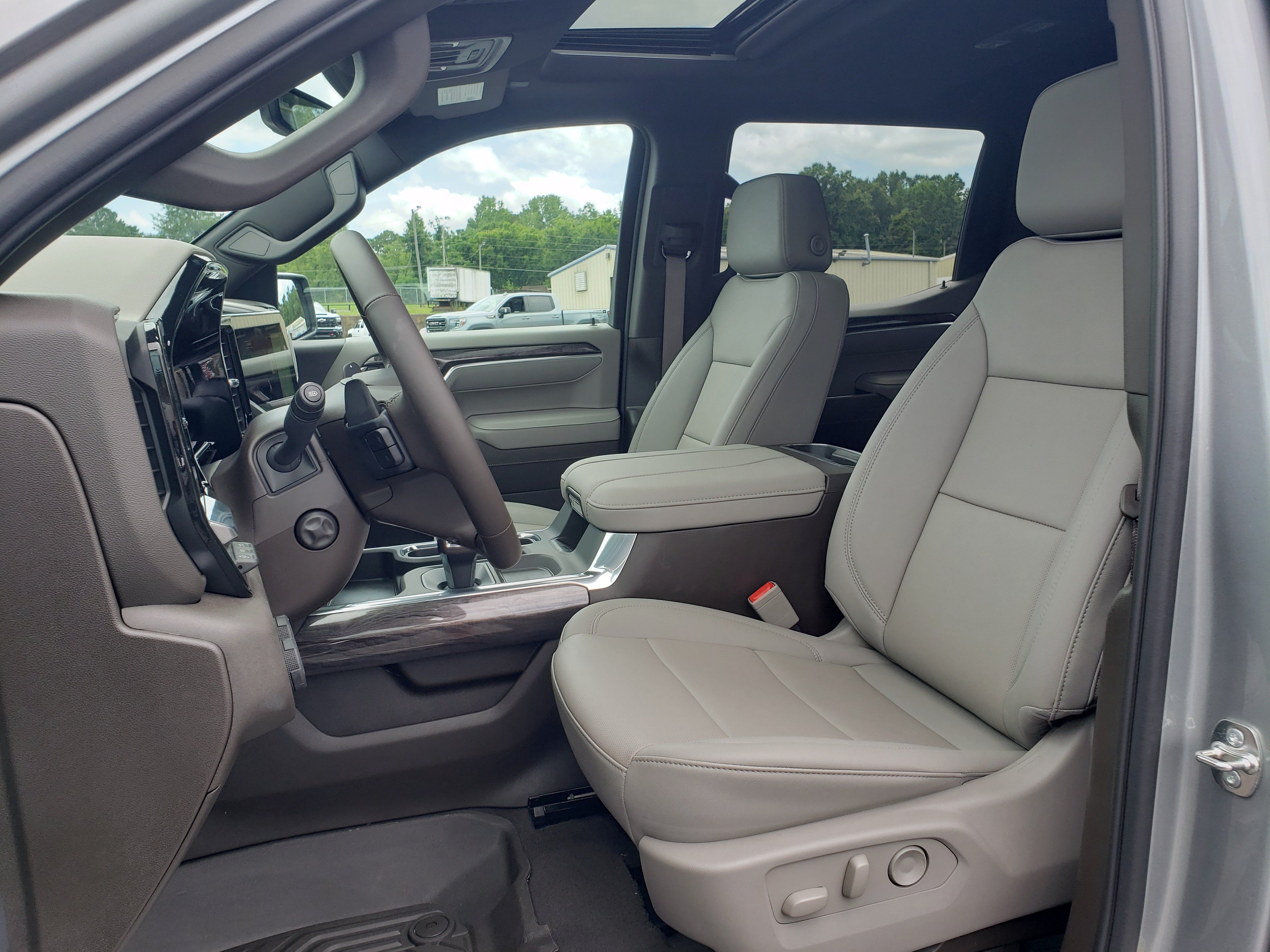 New 2026 Chevrolet Silverado 1500 LTZ w/ LTZ Premium Package AWD/4WD image 30
